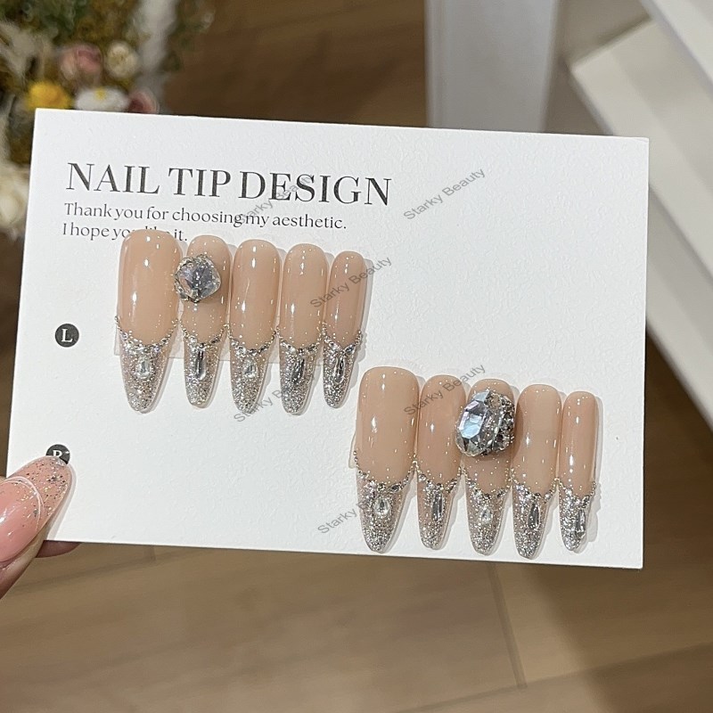 sparkling fingertips, French broken diamonds, light luxury, wearing armor